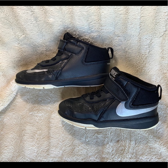 nike team hustle d7 high top